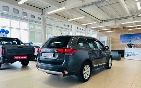 Mitsubishi Outlander III рестайлинг 3, 2016 год, 2 399 900 рублей, 6 фотография