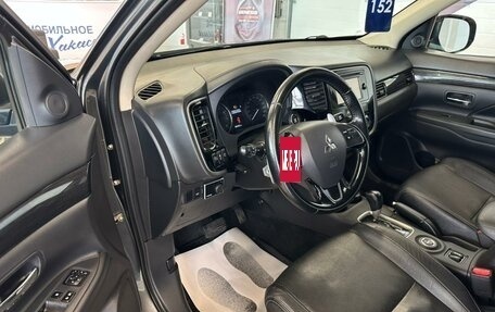 Mitsubishi Outlander III рестайлинг 3, 2016 год, 2 399 900 рублей, 10 фотография