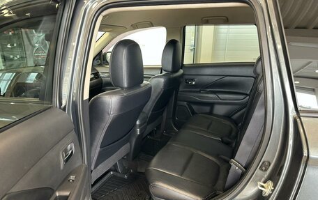 Mitsubishi Outlander III рестайлинг 3, 2016 год, 2 399 900 рублей, 18 фотография