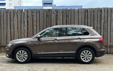 Volkswagen Tiguan II, 2017 год, 2 395 000 рублей, 2 фотография