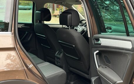 Volkswagen Tiguan II, 2017 год, 2 395 000 рублей, 38 фотография