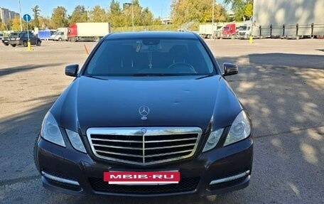 Mercedes-Benz E-Класс, 2011 год, 1 750 000 рублей, 2 фотография