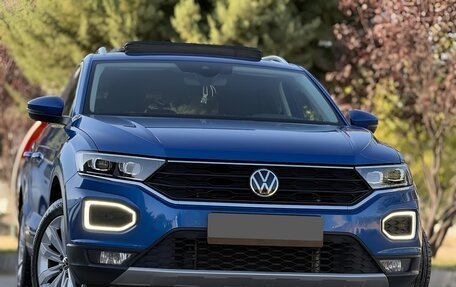 Volkswagen T-Roc I, 2021 год, 2 680 000 рублей, 1 фотография
