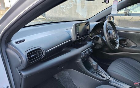 Toyota Yaris, 2022 год, 1 230 000 рублей, 18 фотография