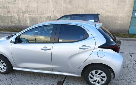 Toyota Yaris, 2022 год, 1 230 000 рублей, 9 фотография