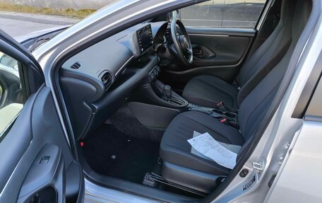 Toyota Yaris, 2022 год, 1 230 000 рублей, 17 фотография