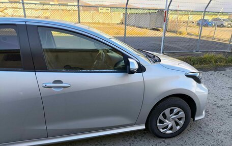 Toyota Yaris, 2022 год, 1 230 000 рублей, 15 фотография