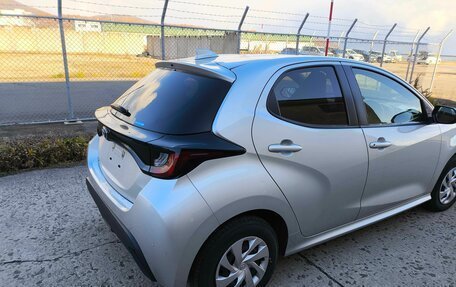 Toyota Yaris, 2022 год, 1 230 000 рублей, 13 фотография