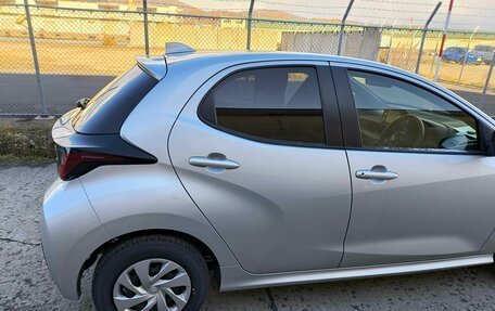 Toyota Yaris, 2022 год, 1 230 000 рублей, 14 фотография