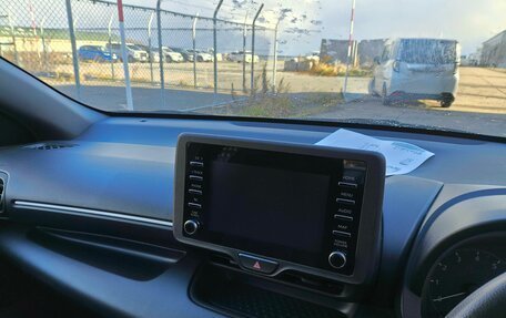 Toyota Yaris, 2022 год, 1 230 000 рублей, 20 фотография