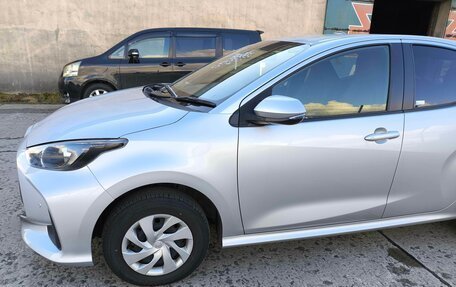 Toyota Yaris, 2022 год, 1 230 000 рублей, 5 фотография