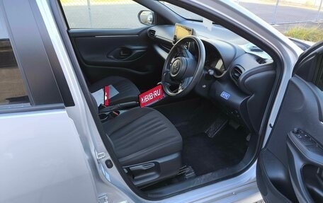 Toyota Yaris, 2022 год, 1 230 000 рублей, 16 фотография