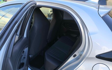 Toyota Yaris, 2022 год, 1 230 000 рублей, 22 фотография