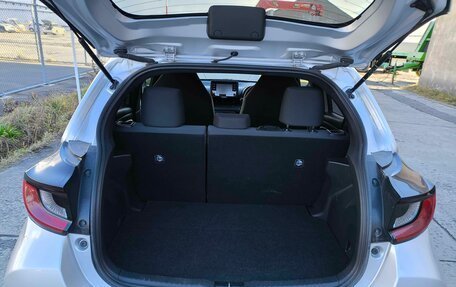 Toyota Yaris, 2022 год, 1 230 000 рублей, 27 фотография