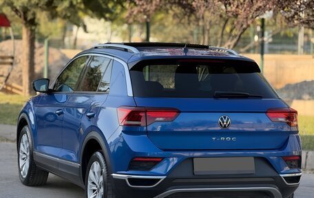 Volkswagen T-Roc I, 2021 год, 2 680 000 рублей, 2 фотография