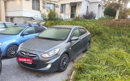 Hyundai Solaris II рестайлинг, 2011 год, 500 000 рублей, 2 фотография
