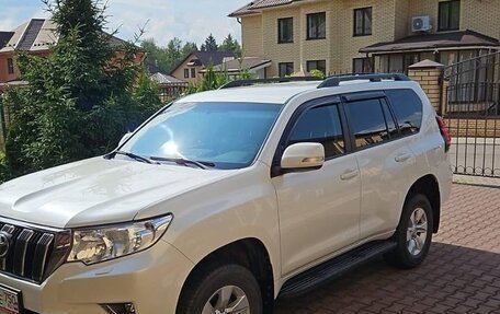Toyota Land Cruiser Prado 150 рестайлинг 2, 2019 год, 5 000 000 рублей, 3 фотография