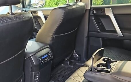 Toyota Land Cruiser Prado 150 рестайлинг 2, 2019 год, 5 000 000 рублей, 6 фотография