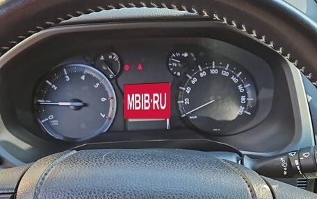 Toyota Land Cruiser Prado 150 рестайлинг 2, 2019 год, 5 000 000 рублей, 7 фотография