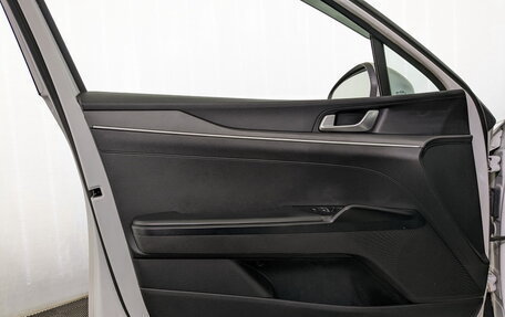 KIA K5, 2021 год, 1 800 000 рублей, 18 фотография