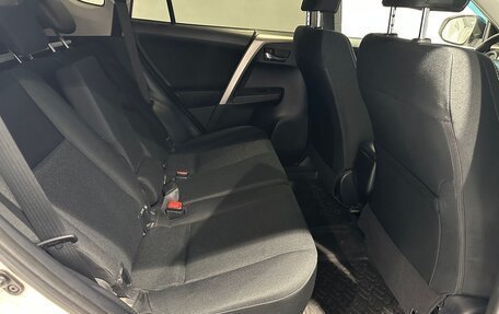 Toyota RAV4, 2015 год, 1 700 000 рублей, 14 фотография