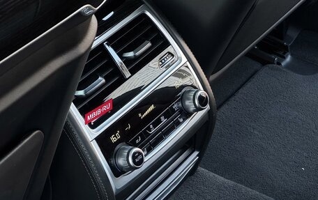 BMW 7 серия, 2019 год, 4 550 000 рублей, 13 фотография