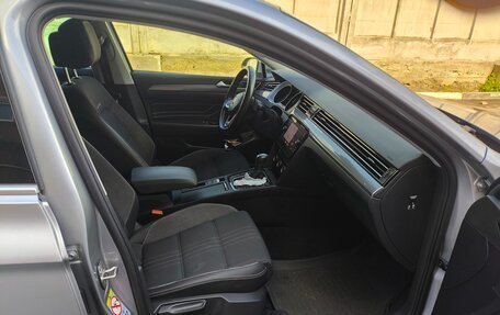 Volkswagen Passat B8 рестайлинг, 2019 год, 2 900 000 рублей, 13 фотография