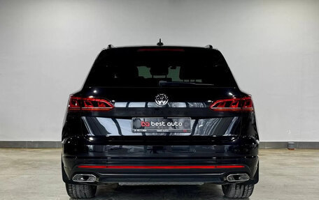 Volkswagen Touareg III, 2018 год, 4 800 000 рублей, 7 фотография
