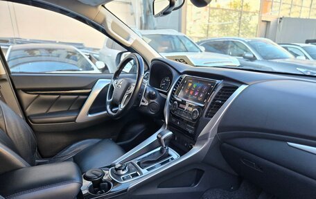 Mitsubishi Pajero Sport III рестайлинг, 2018 год, 2 949 000 рублей, 9 фотография