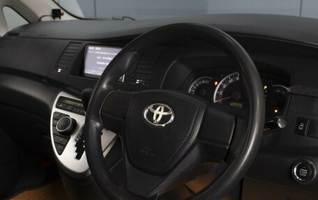 Toyota ISis I, 2013 год, 1 290 000 рублей, 12 фотография
