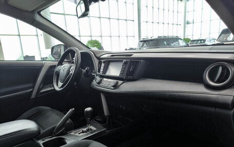 Toyota RAV4, 2018 год, 2 050 000 рублей, 15 фотография