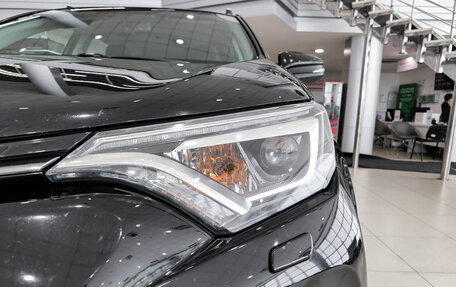 Toyota RAV4, 2018 год, 2 050 000 рублей, 21 фотография