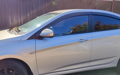 Hyundai Solaris II рестайлинг, 2011 год, 830 000 рублей, 3 фотография