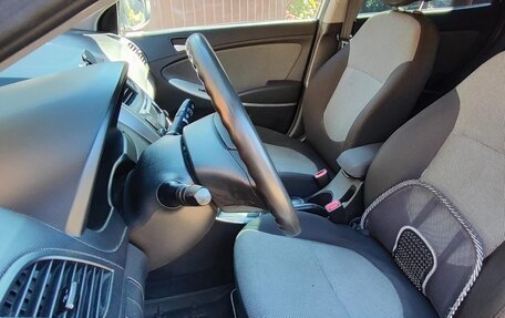 Hyundai Solaris II рестайлинг, 2011 год, 830 000 рублей, 6 фотография