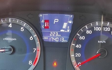 Hyundai Solaris II рестайлинг, 2011 год, 830 000 рублей, 13 фотография