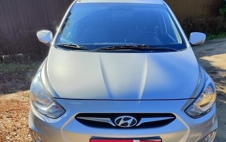 Hyundai Solaris II рестайлинг, 2011 год, 830 000 рублей, 1 фотография