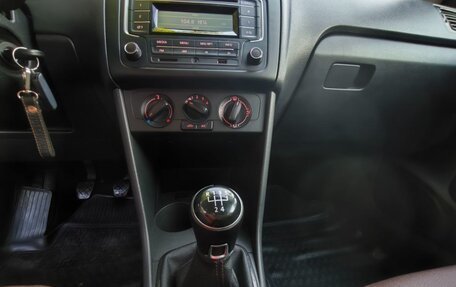 Volkswagen Polo VI (EU Market), 2015 год, 910 000 рублей, 24 фотография