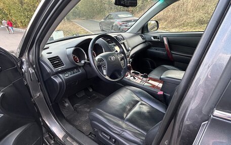 Toyota Highlander III, 2010 год, 1 640 000 рублей, 8 фотография
