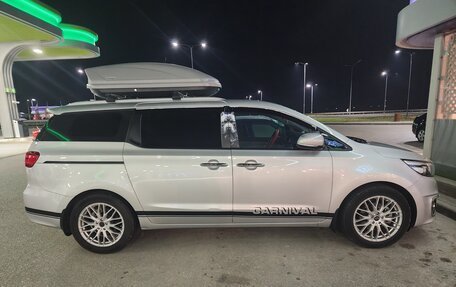KIA Carnival III, 2018 год, 2 700 000 рублей, 1 фотография