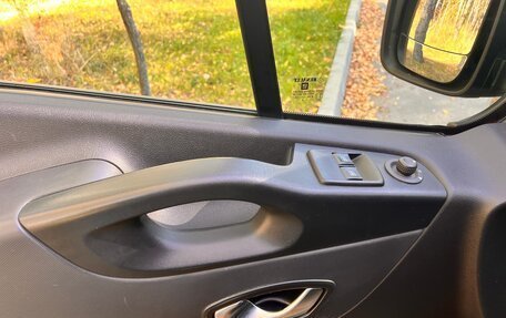 Renault Trafic, 2019 год, 3 700 000 рублей, 11 фотография