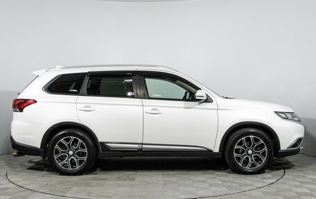 Mitsubishi Outlander III рестайлинг 3, 2017 год, 1 949 700 рублей, 4 фотография