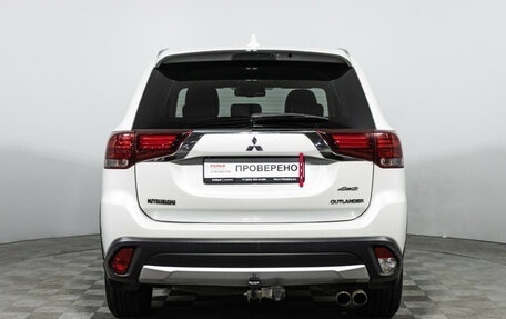 Mitsubishi Outlander III рестайлинг 3, 2017 год, 1 949 700 рублей, 6 фотография