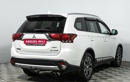 Mitsubishi Outlander III рестайлинг 3, 2017 год, 1 949 700 рублей, 5 фотография