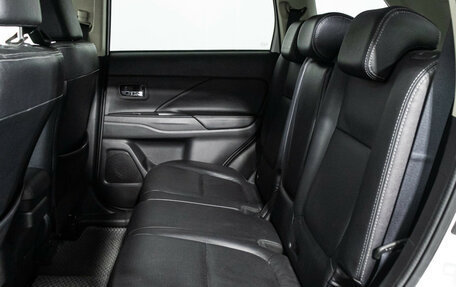 Mitsubishi Outlander III рестайлинг 3, 2017 год, 1 949 700 рублей, 10 фотография