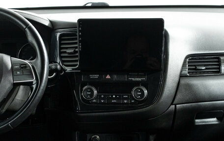 Mitsubishi Outlander III рестайлинг 3, 2017 год, 1 949 700 рублей, 14 фотография