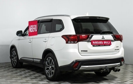 Mitsubishi Outlander III рестайлинг 3, 2017 год, 1 949 700 рублей, 7 фотография