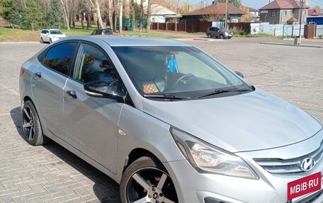 Hyundai Solaris II рестайлинг, 2015 год, 900 000 рублей, 2 фотография