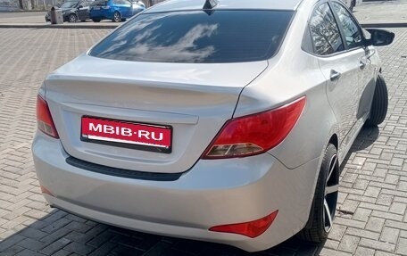 Hyundai Solaris II рестайлинг, 2015 год, 900 000 рублей, 4 фотография
