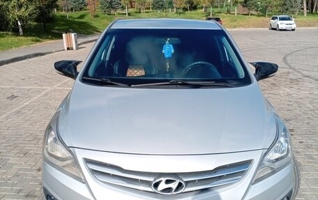 Hyundai Solaris II рестайлинг, 2015 год, 900 000 рублей, 13 фотография