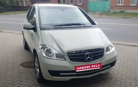 Mercedes-Benz A-Класс, 2011 год, 750 000 рублей, 1 фотография